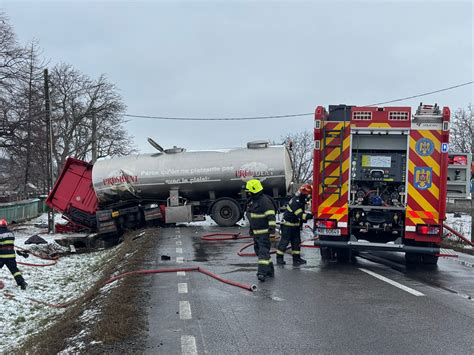 Tragedie în a doua zi de Crăciun Un autoturism a luat FOC după ce s a