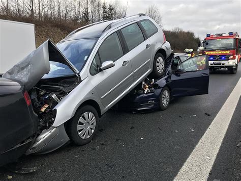 Schwerer Unfall Im Landkreis Wunsiedel Vier Fahrzeuge Krachen