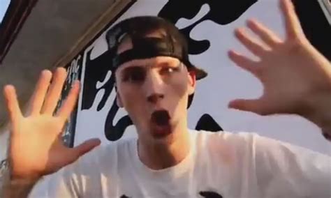 Machine Gun Kelly Half Naked Almost Famous Teledysk GlamRap Pl