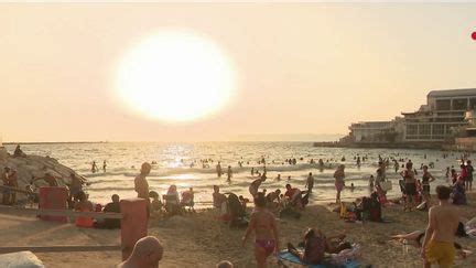 Marseille La Plage Des Catalans Ouverte La Nuit