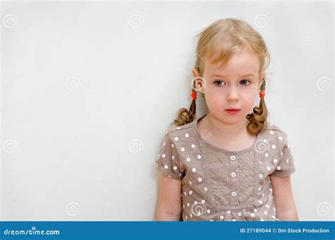 Verticale De Petite Fille Triste Photo Stock Image Du Probl Me