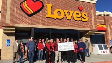 New Love's gas station donates check to Buddy Pack Program | KHQA