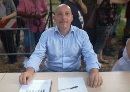 Censiamo Le Coppie Gay Che Adottano Bambini La Proposta Choc Di Fdi