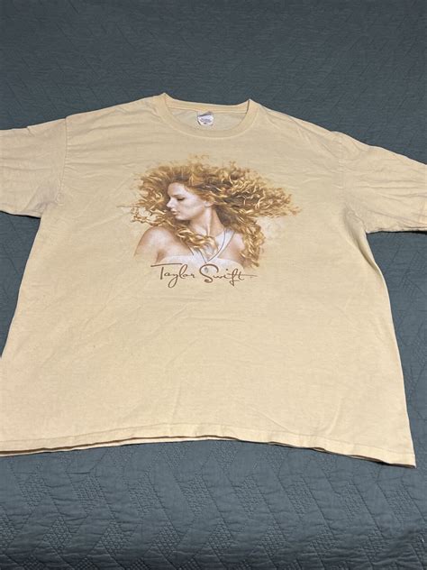 Taylor Swift Vintage Y2k Tee Fearless” Tour Concert Gem