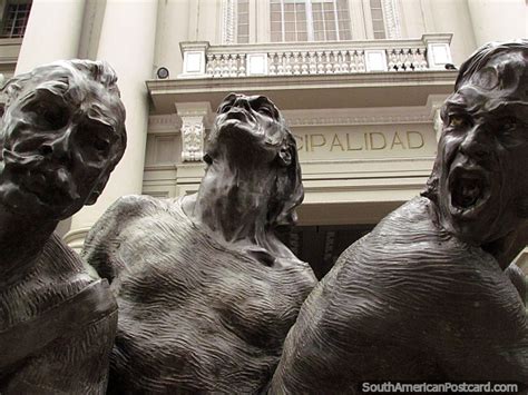 Figuras Do Monumento De La Fragua De Vulcano Em Guayaquil Foto De