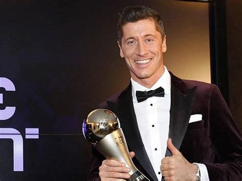 Bayerns Robert Lewandowski Wins Fifa Award As Best Mens Player