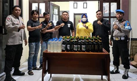 Polsek Dungingi Kota Gorontalo Amankan Puluhan Botol Miras