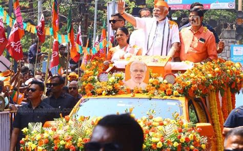 Thousands Welcome Pm Modi At Palakkad Roadshow Video Pm Modi