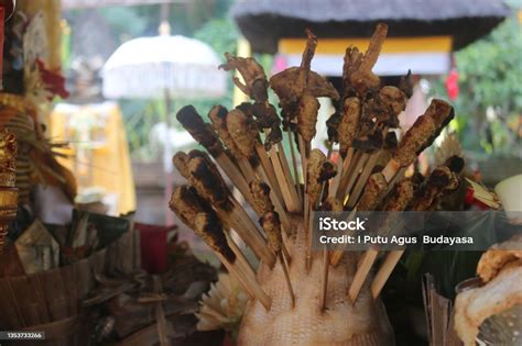 Sate Lilit Yang Merupakan Makanan Khas Bali Yang Terbuat Dari Daging