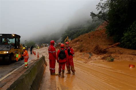 Corpo de Bombeiros encerra buscas por vítimas em deslizamento na BR 376