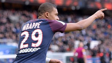 Kylian Mbappé avec le numéro 7 au Paris SG