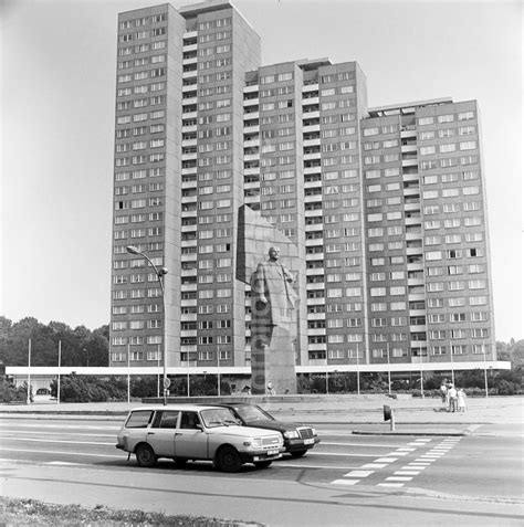 Berlin Lenindenkmal Auf Dem Leninplatz In Berlin Friedrichshain Der