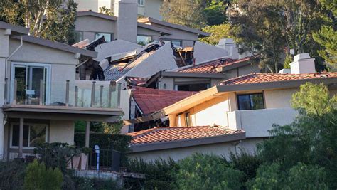 Massive landslide destroys homes, prompts evacuations in Southern ...