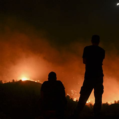 Incendies en Grèce Évacuation record rumeur et colère Le point sur