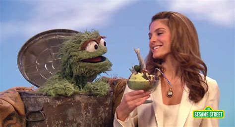 Maria Menounos: Senses | Sesame Street | PBS LearningMedia