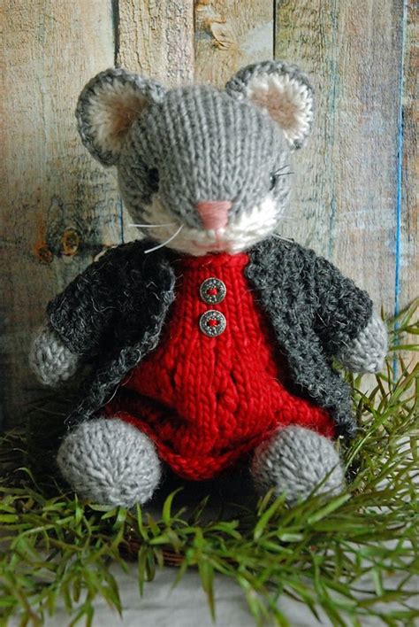 Ravelry Yarngirl69s Esmerelda The Mouse Animal Knitting Patterns