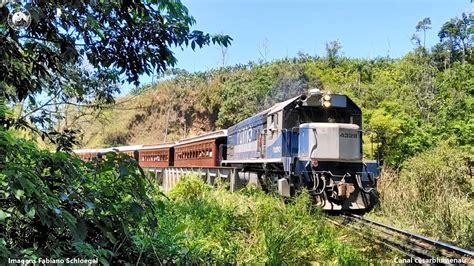 Trem turístico locomotiva da Rumo Tourist train with Rumo