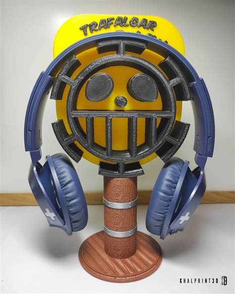 🎧 One Piece Headphone Stand - Holly Roger Trafalgar D. Law・Free STL