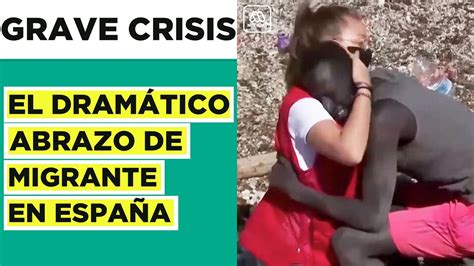 Dram Tico Abrazo Entre Migrante Y Enfermera Tras Cruzar El Mar Hacia