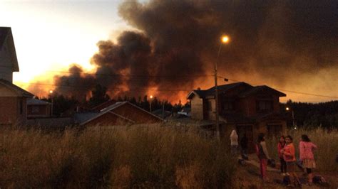 Decretan Alerta Roja En La Provincia De Concepción Por Incendio Que Amenaza Sectores Habitados