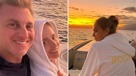 Ang Lica Surge Em Clima De Romance Luciano Huck Em Barco Meu Amor