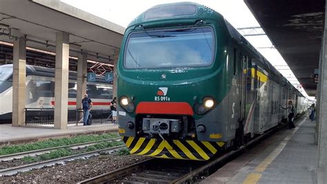 Treno Tsr R In Partenza Dalla Stazione Di Pavia Effettuando Un S