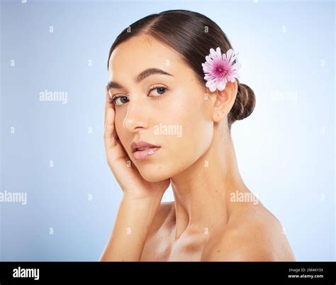 Woman Glowing Skin In Spring Hi Res Stock Photography And Images Alamy