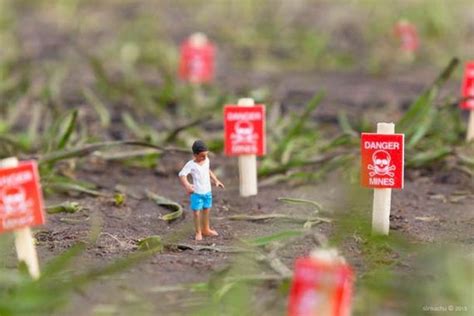 New Miniature Street Art by Slinkachu - Barnorama