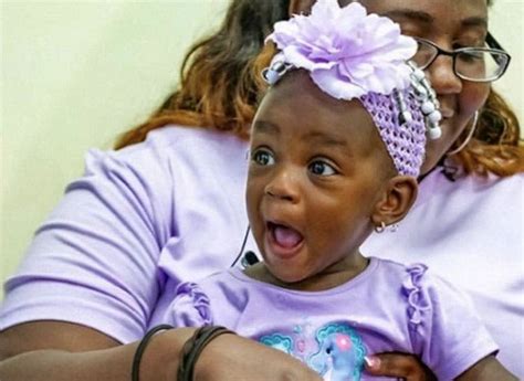 El emotivo vídeo de una niña sorda que escucha por primera vez a su