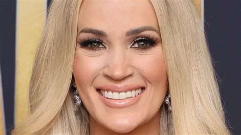 Carrie Underwood Teeth