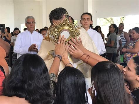 Crismandos das Paróquias São João Batista e São Gonçalo participam de