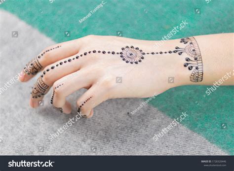 Simple Back Hand Mehndi Design On Stock Photo 1728320446 | Shutterstock