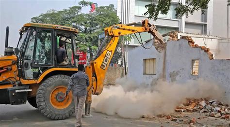 GNIDA Carries Out Anti Encroachment Drive On Land Worth Rs 65 Crore In