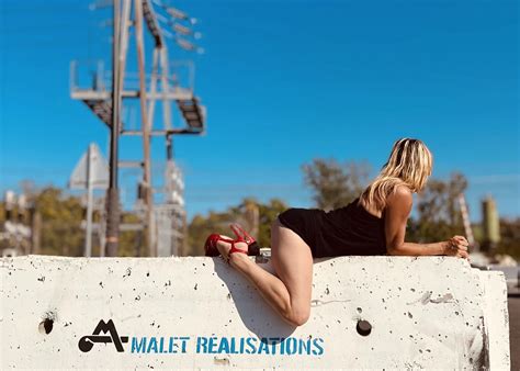 Exhib Outdoor Slut Stepmom Milf Show Her Ass Boob Pussy Pose Pics