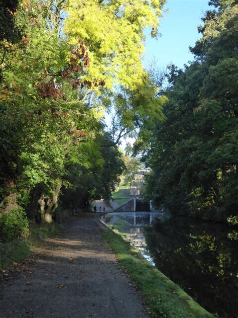 Leeds And Liverpool Canal At Bingley Oliver Dixon Cc By Sa