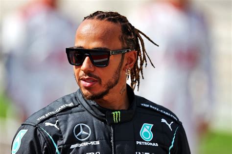 Lewis Hamilton Impulsiona Conquistas Dentro E Fora Das Pistas Na