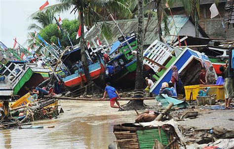 Zahl Der Tsunami Toten In Indonesien Auf Gestiegen Unsertirol