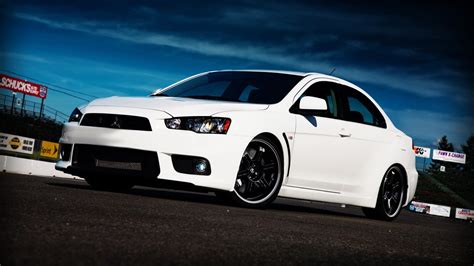 White Car Mitsubishi Lancer Car Mitsubishi Mitsubishi Lancer Evo X