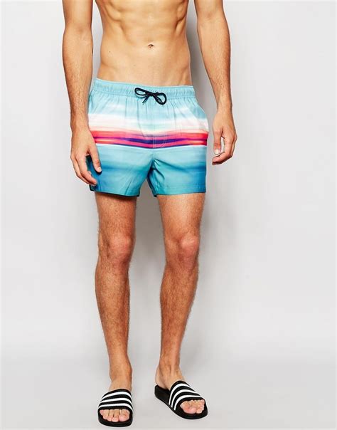 Shorts Também para se Usar na Praia Homens que se Cuidam