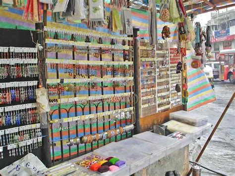 13 Street Shopping Markets in Mumbai For The Bargain Hunter