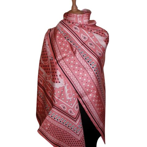 Hermès Éperon D Or Bandana Soie Rose Ref 50319 Joli Closet