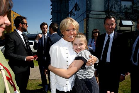 Photo La première dame Brigitte Macron Trogneux visite avec José