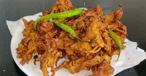 Crispy Onion Pakoda Kurkuri Kanda Bhajji Recipe By Shaheen Syed Cookpad