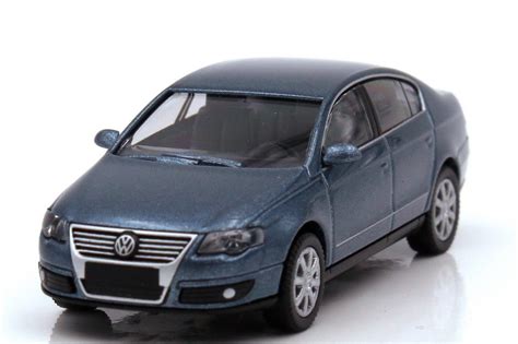 VW Passat Typ B6 2005 Chrystalblue Met IA Schwarz Werbemodell