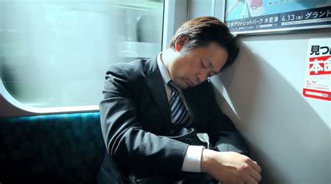 東京の鉄道で居眠りする人をひたすら捉えたムービー「tokyo Dreams」 Designworks デザインワークス