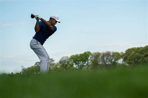 Watch: Tiger Woods bags back-to-back birdies, eagle to climb 2019 PGA ...