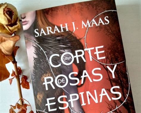 Una Corte De Rosas Y Espinas De Sarah J Maas Y Cross Books Andrea