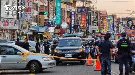 新聞 獨家畫面／台中大里槍擊案！嫌衝撞警拔槍回擊 1人中彈 看板 Taichungbun Mo Ptt 鄉公所