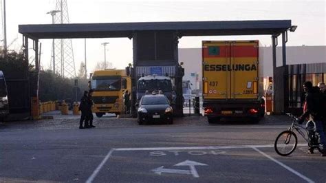 Incidente Sul Lavoro Morto Operaio Di Esselunga La Stampa