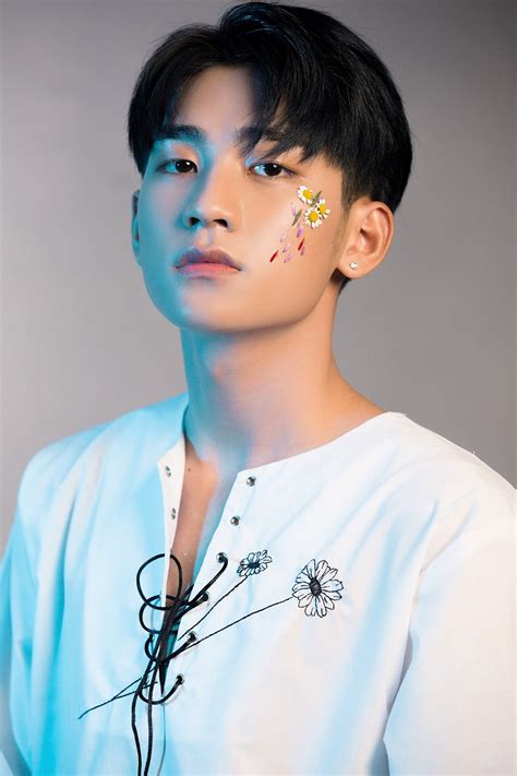 Hot boy từng nổi như cồn vì góc nghiêng giống Sơn Tùng M TP giờ ra sao Báo Dân trí